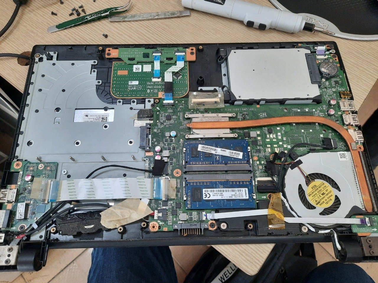 sửa laptop không lên nguồn ở bình tân